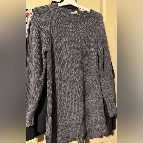 Cozy Gray Women's Sweater - Picture 1 of 3